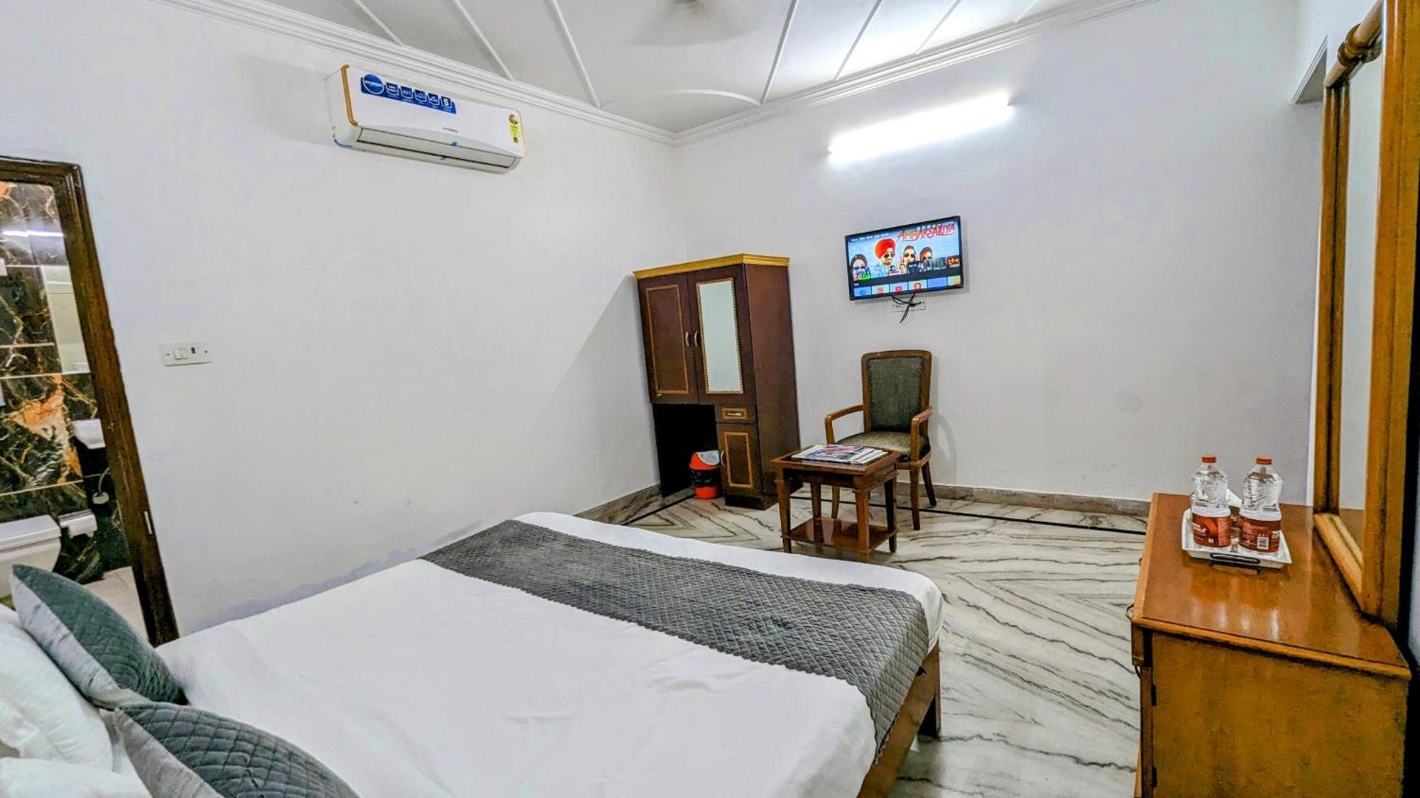 Hotel Lecston @Yashobhoomi Dwarka Sector - 25 Metro Station 德里 外观 照片