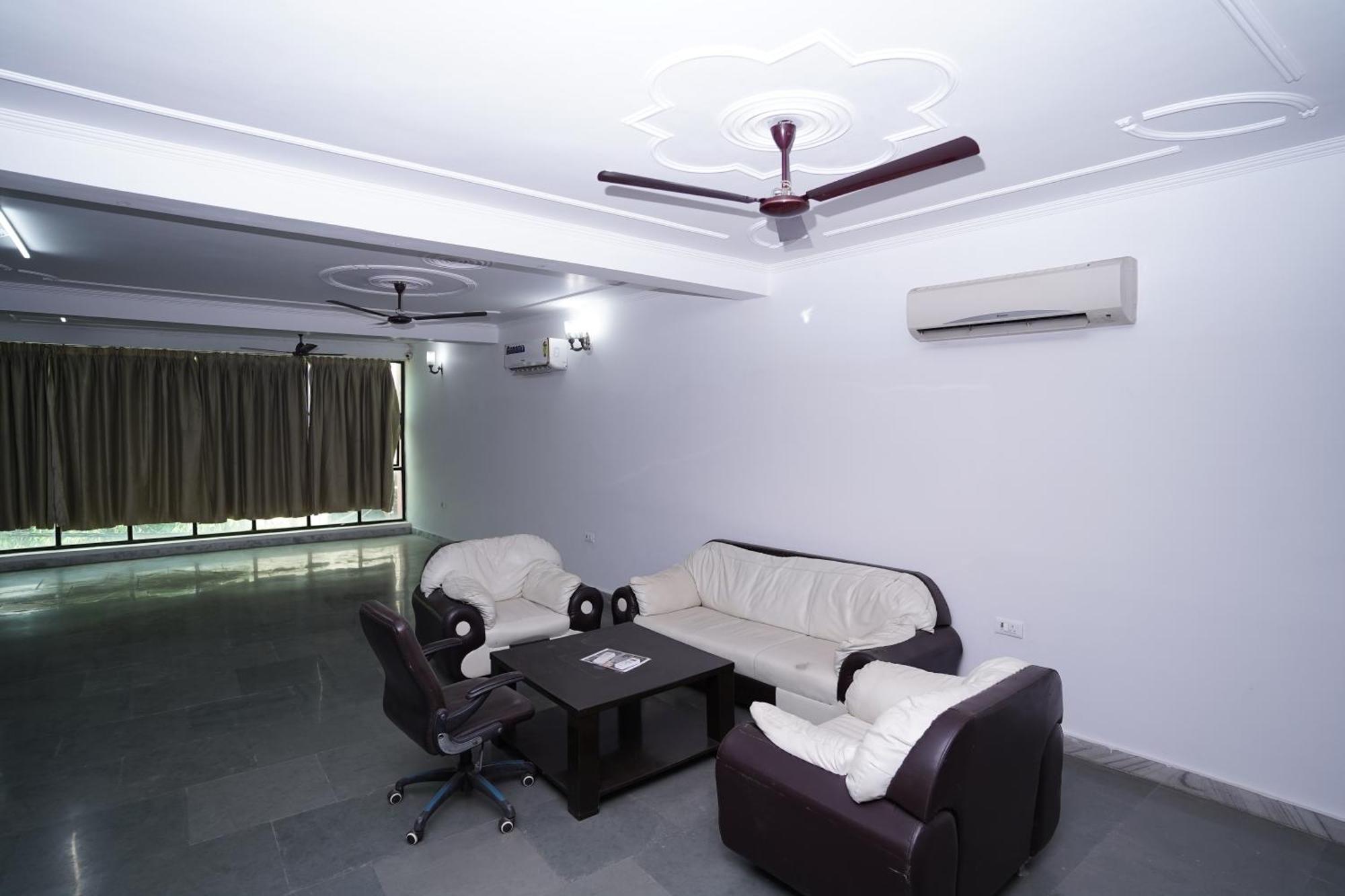 Hotel Lecston @Yashobhoomi Dwarka Sector - 25 Metro Station 德里 外观 照片